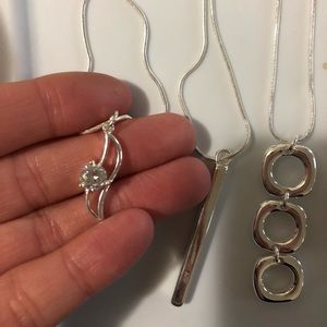Silver pendants- chain sold sep- 25$ or 60 total